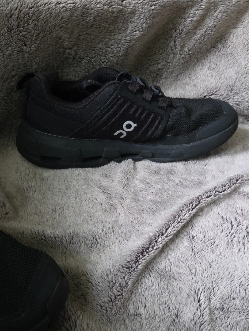 On Cloudswift (OC) All Black Size 1.5Y Sneaker